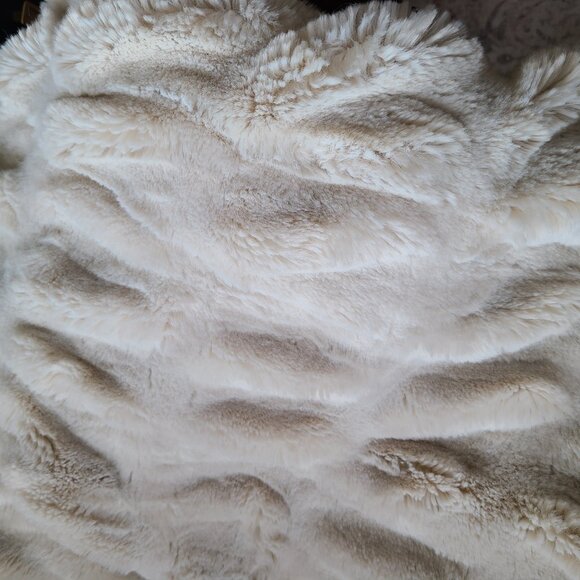 TWO faux fur ruched 18x18 pillow covers - Picture 5 of 5